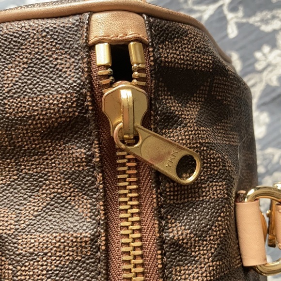 Michael Kors Grayson brown monogram Satchel large,no holes,cracks - Picture 4 of 17